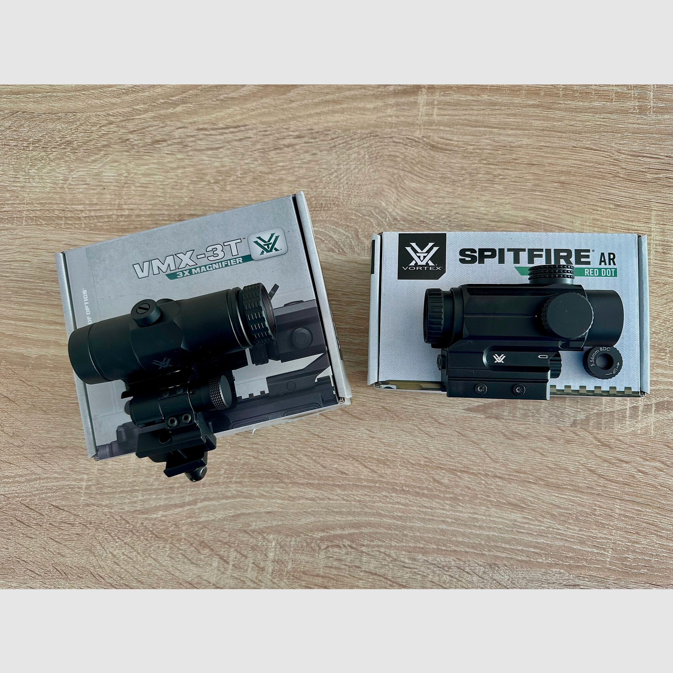 Vortex Spitfire AR Prismenvisier und Vortex VMX-3T Magnifier