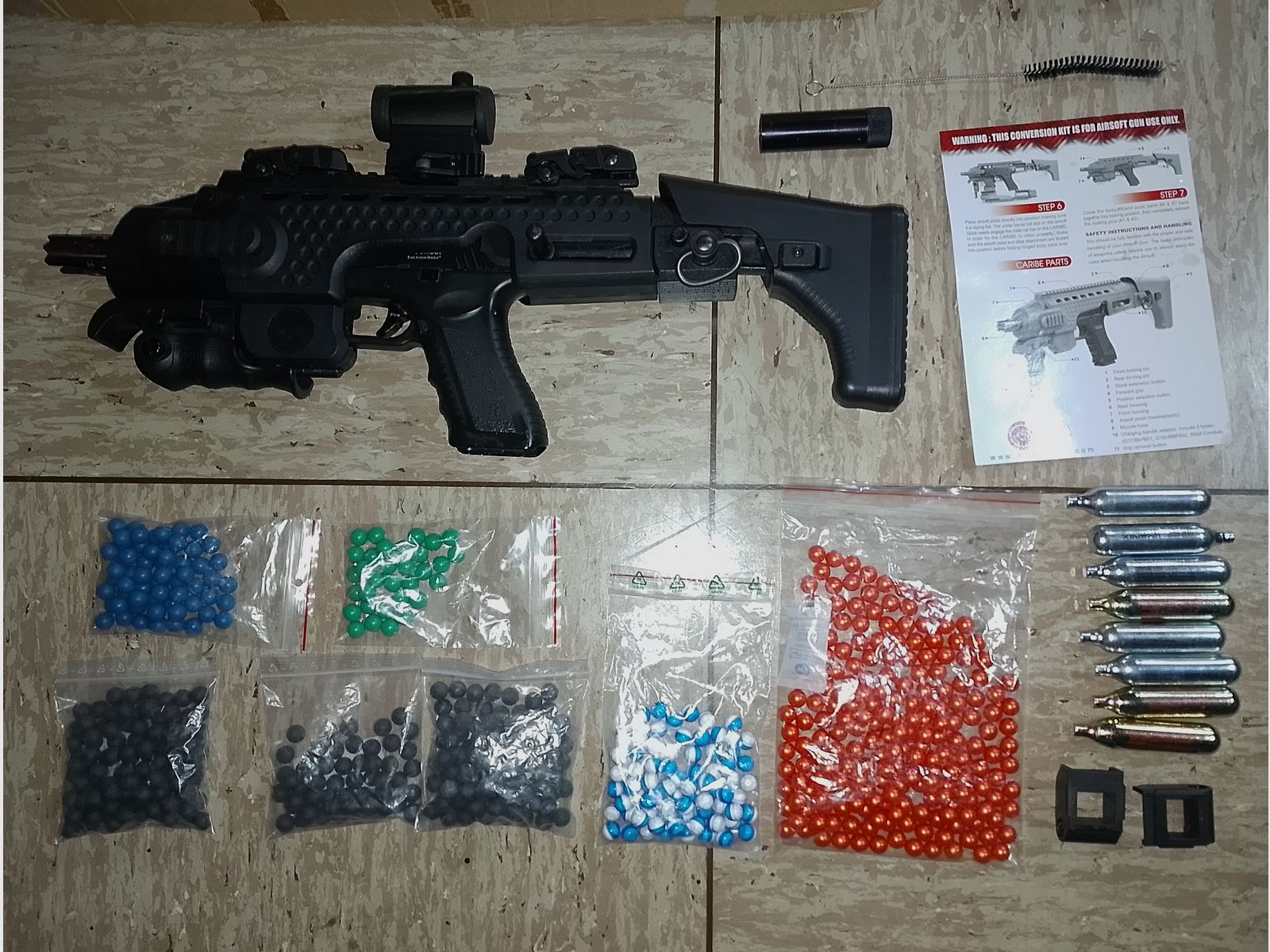 RAM Cal .43 Combat (Glock) + 4 Magazine + Aps Caribe Action Conversion Kit T1-Socom Visier und Zubehör Co2 Fastballs + Paintballs