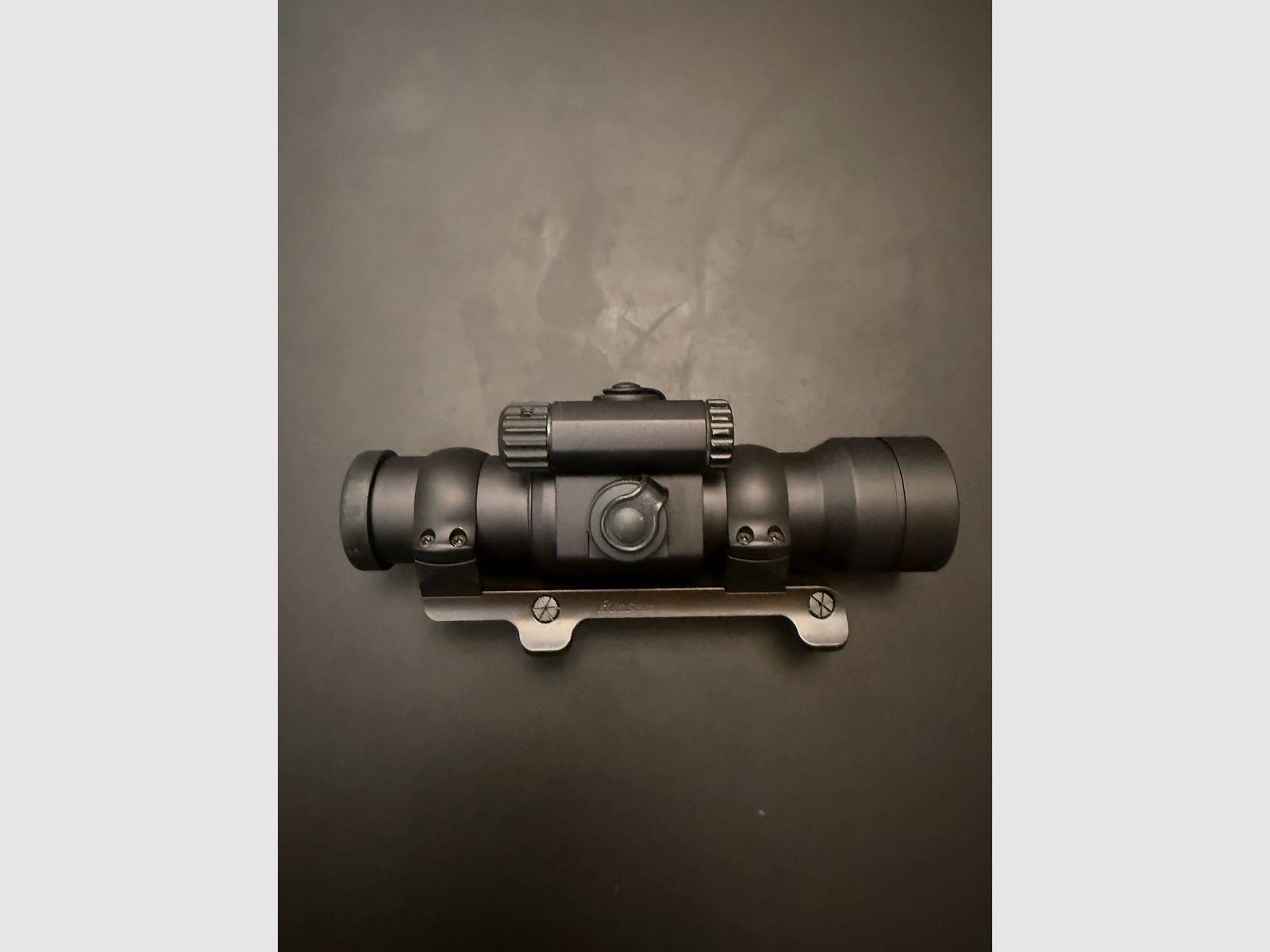 Aimpoint Leuchtpunktvisier 9000 SC mit Blaser Sattelmontage