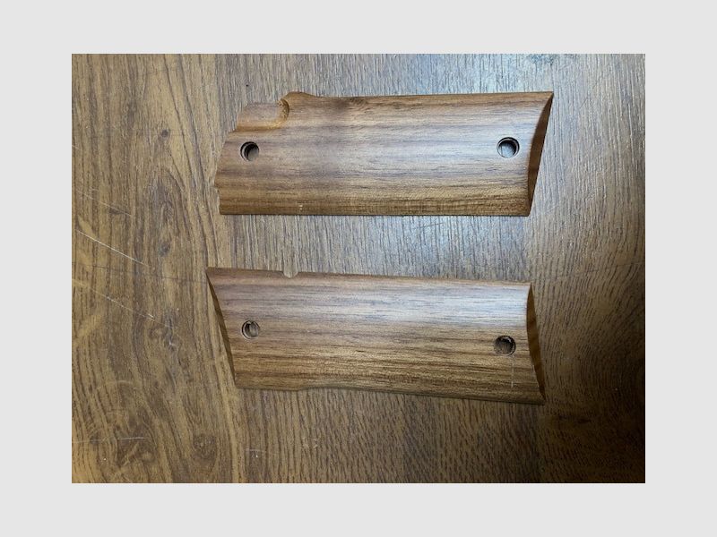 Pistola rara Coonan .357 Mag. e con la possibilità di sparare cartucce nel calibro .38 Spec.