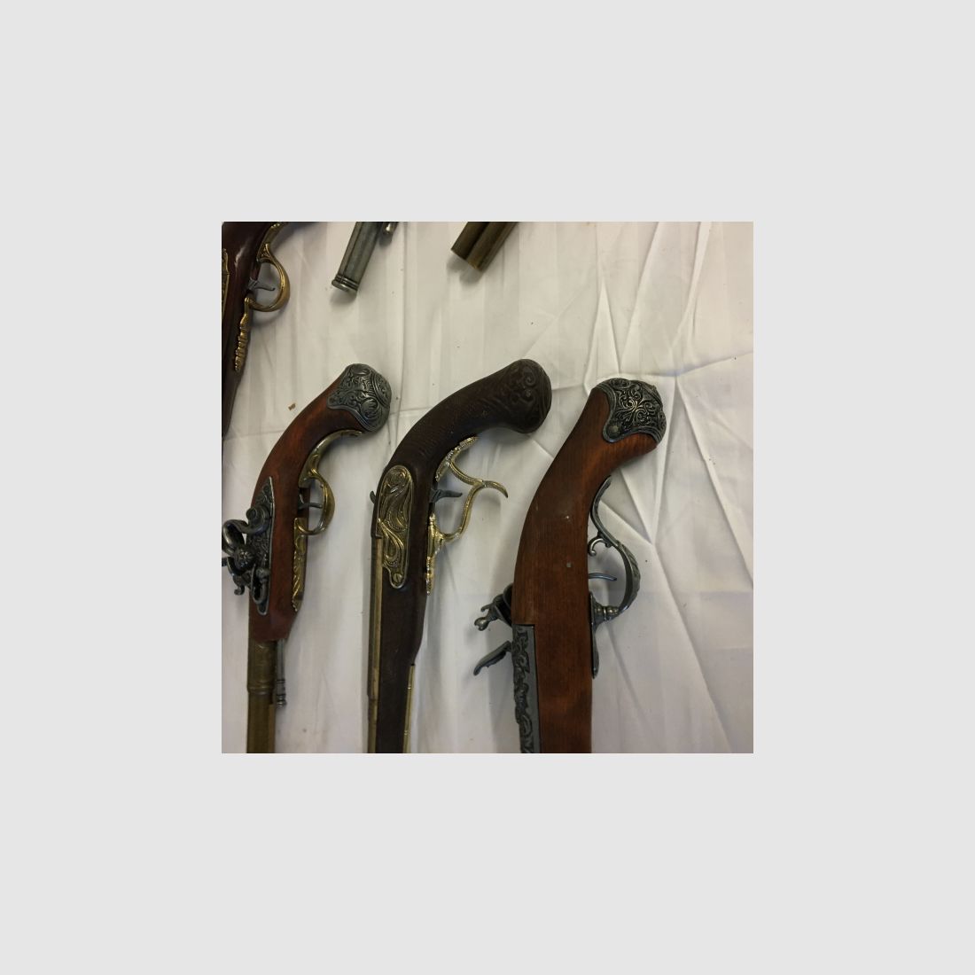 9x Deko Pistole Gewehr Holz Messing Metall Konvolut