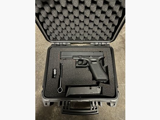Glock 17 - Schreckschusswaffe mit PTB Zulassung sowie einem Hartschalencase und Holster