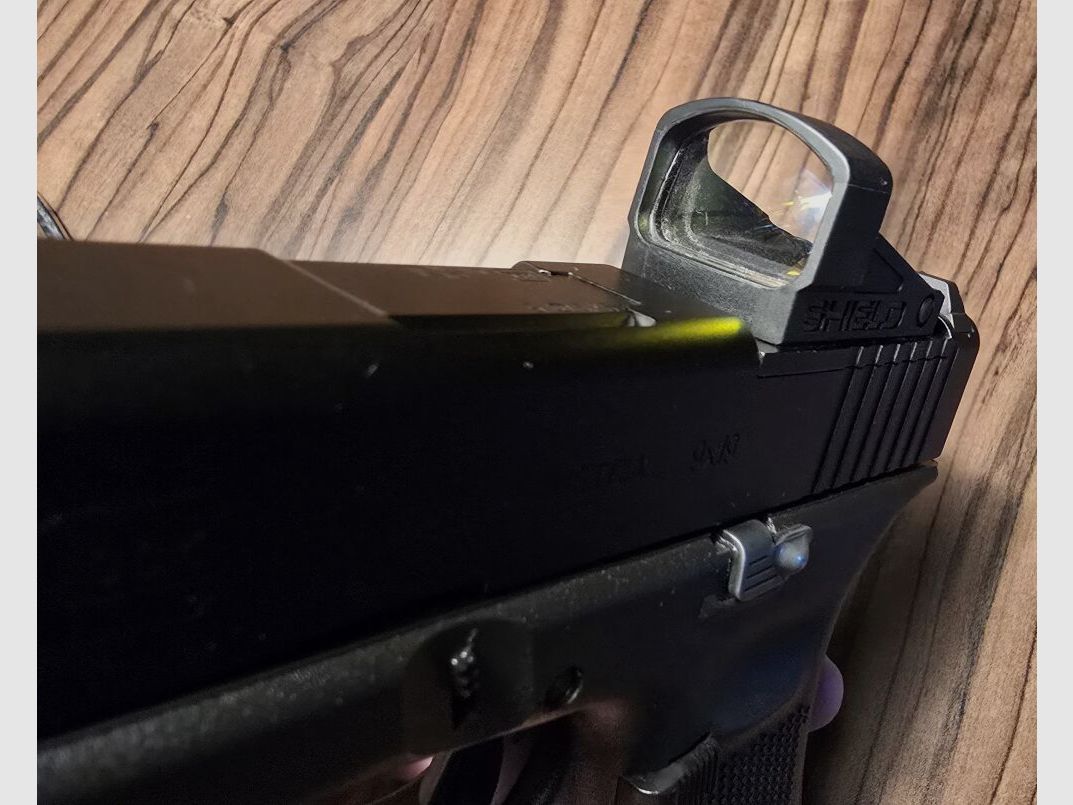GLOCK GLOCK 17 MOS Gen. 5 mit SHIELD SMSc Red Dot
