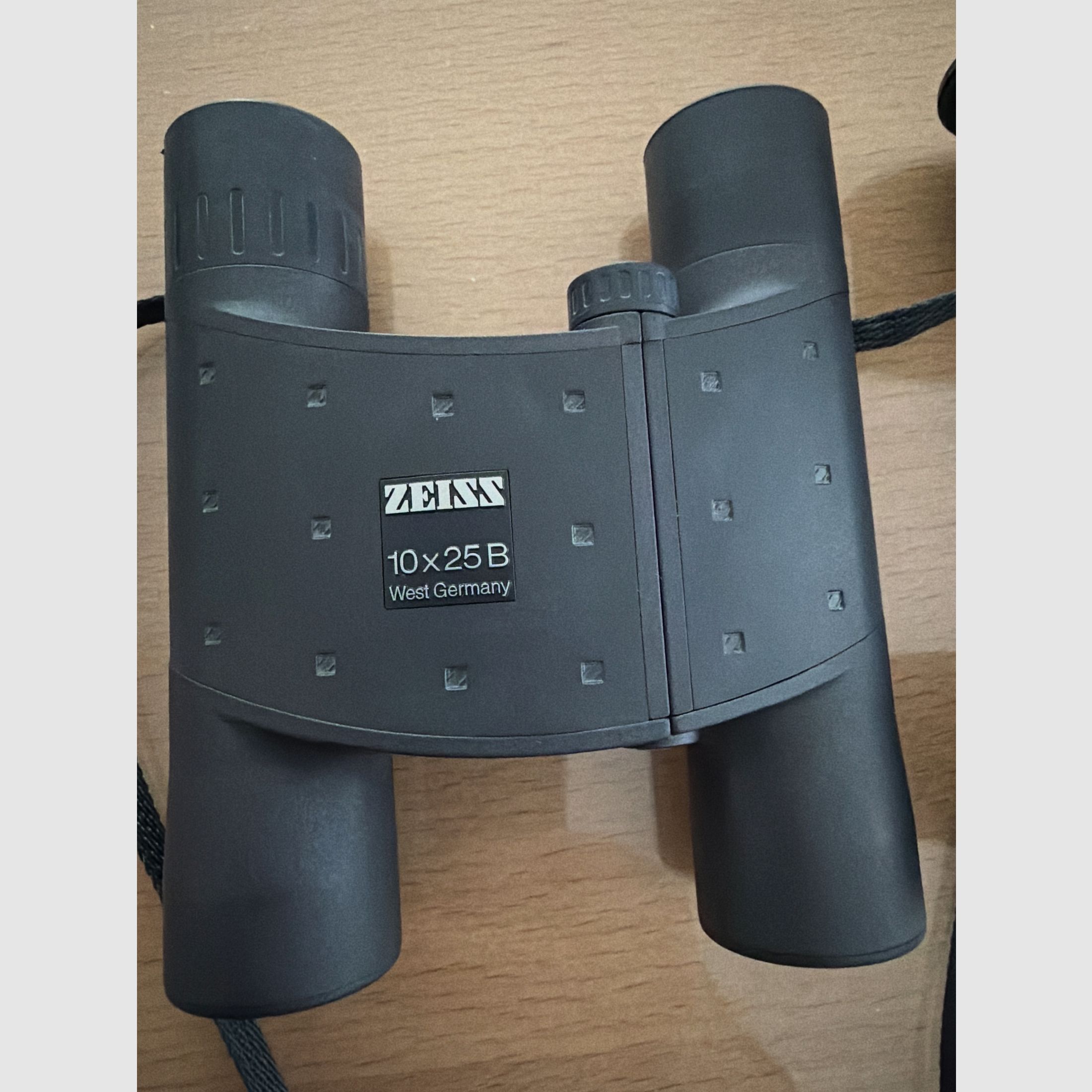 Sammelobjekt 100 Jahre Carl Zeiss 10x25B