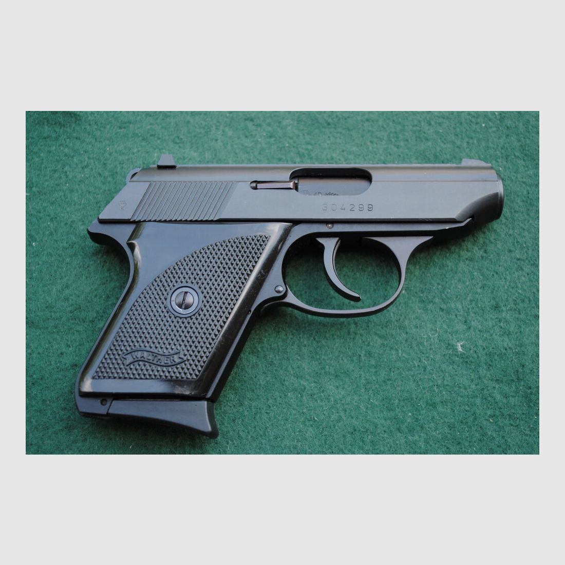 Walther Mod. TPH, twee originele magazines met schoen