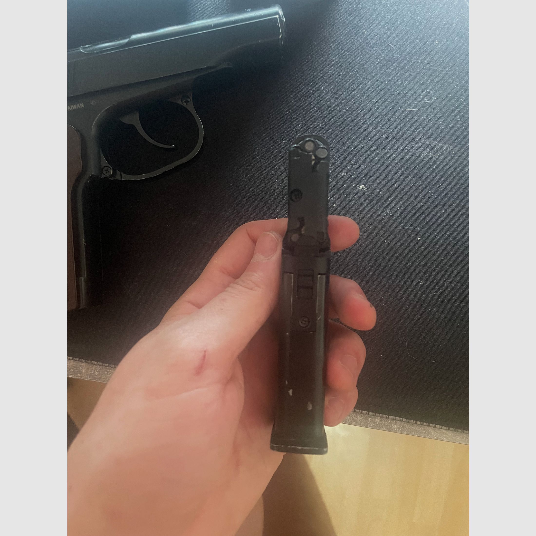 CO₂ Luftpistole PM Makarov 4,5 mm BB – mit Zubehör (Set)
