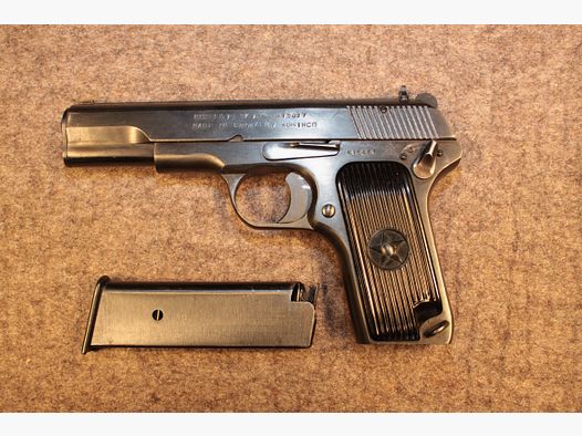 Pistola Tokarev cinese in calibro 9 mm Luger.