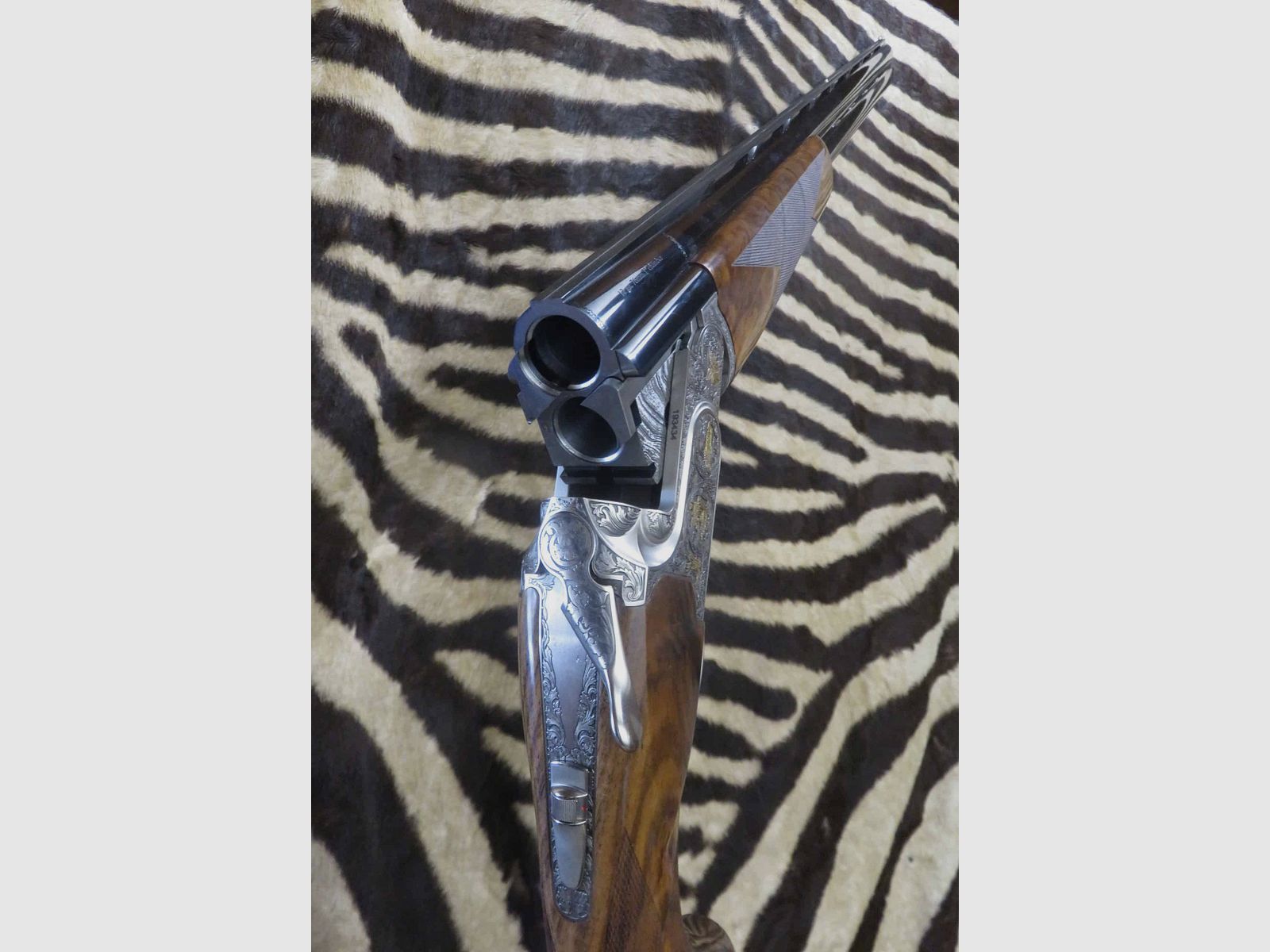Strzelba CAESAR GUERINI Invictus III sportowa LEWORĘCZNA kal. 12/76 lufy 76 cm 8 choke'ów – futerał na broń, zdjęcie 11 z 12