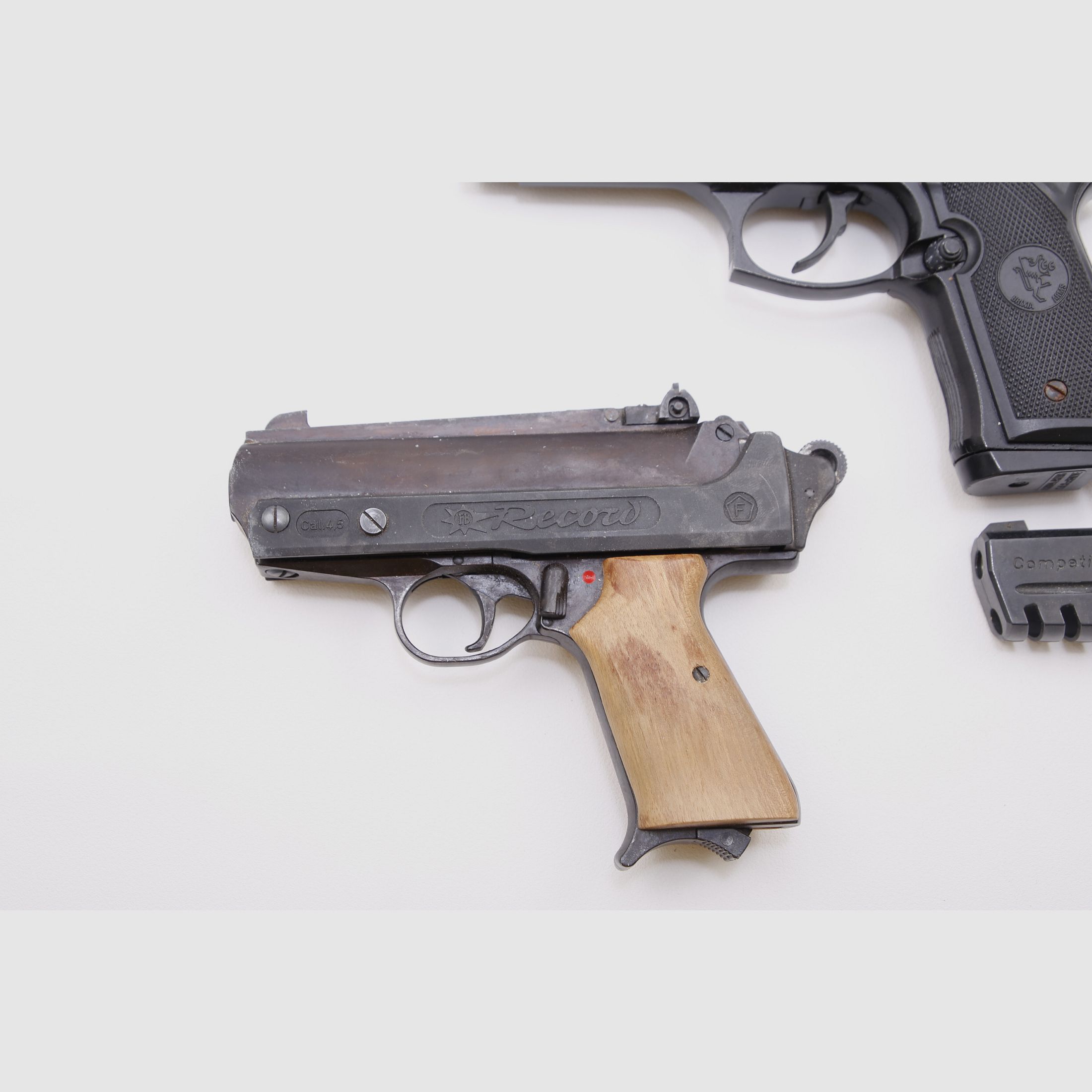 Conjunto de pistolas de aire y pistolas de fogueo Walther CP88 Daisy Powerline Record Brixia