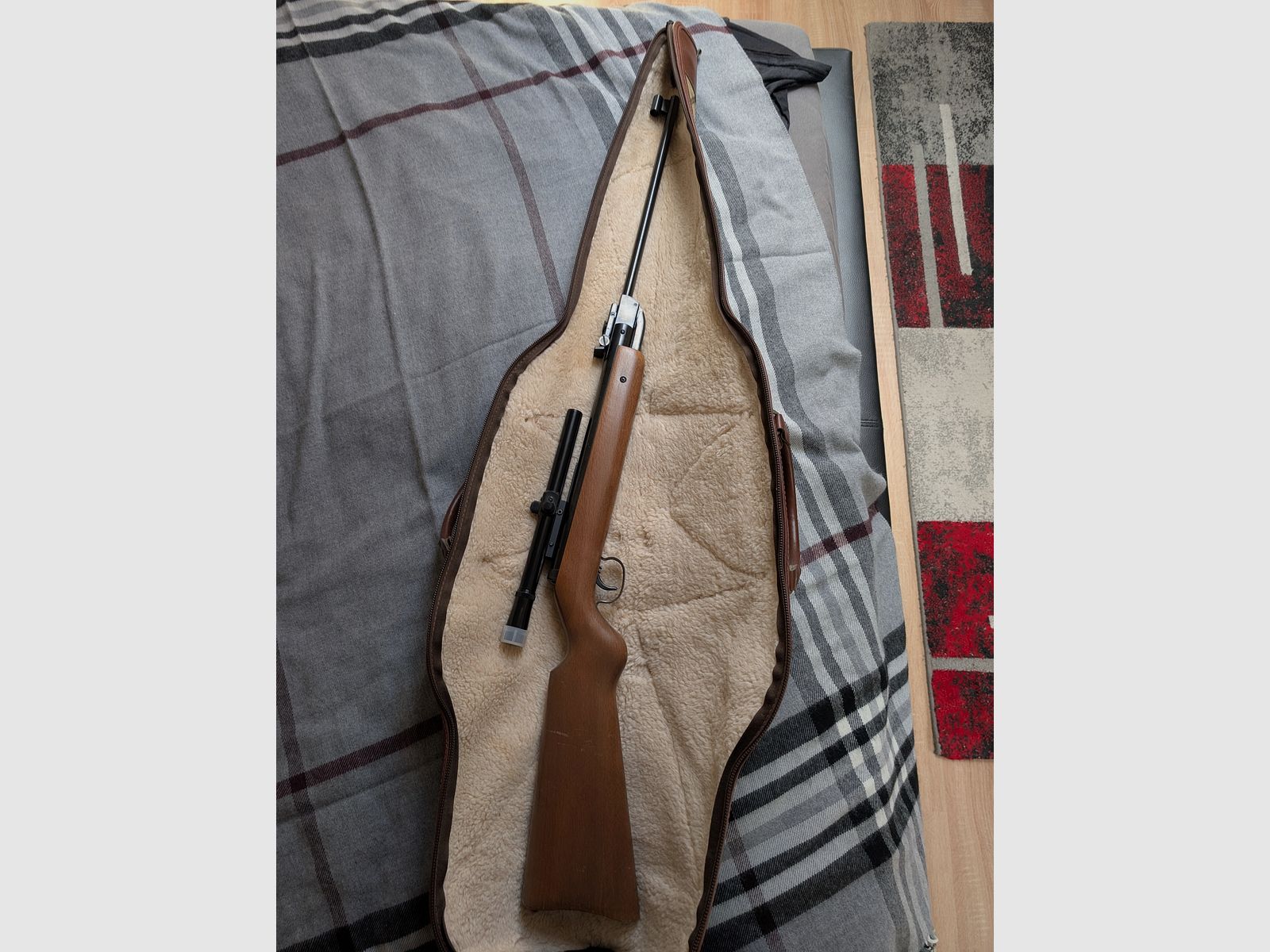 Collector's set: Diana Mod. 27 air rifle (with F mark) + Diana 4x15 scope & Winchester case (rare) like new condition with real leather.