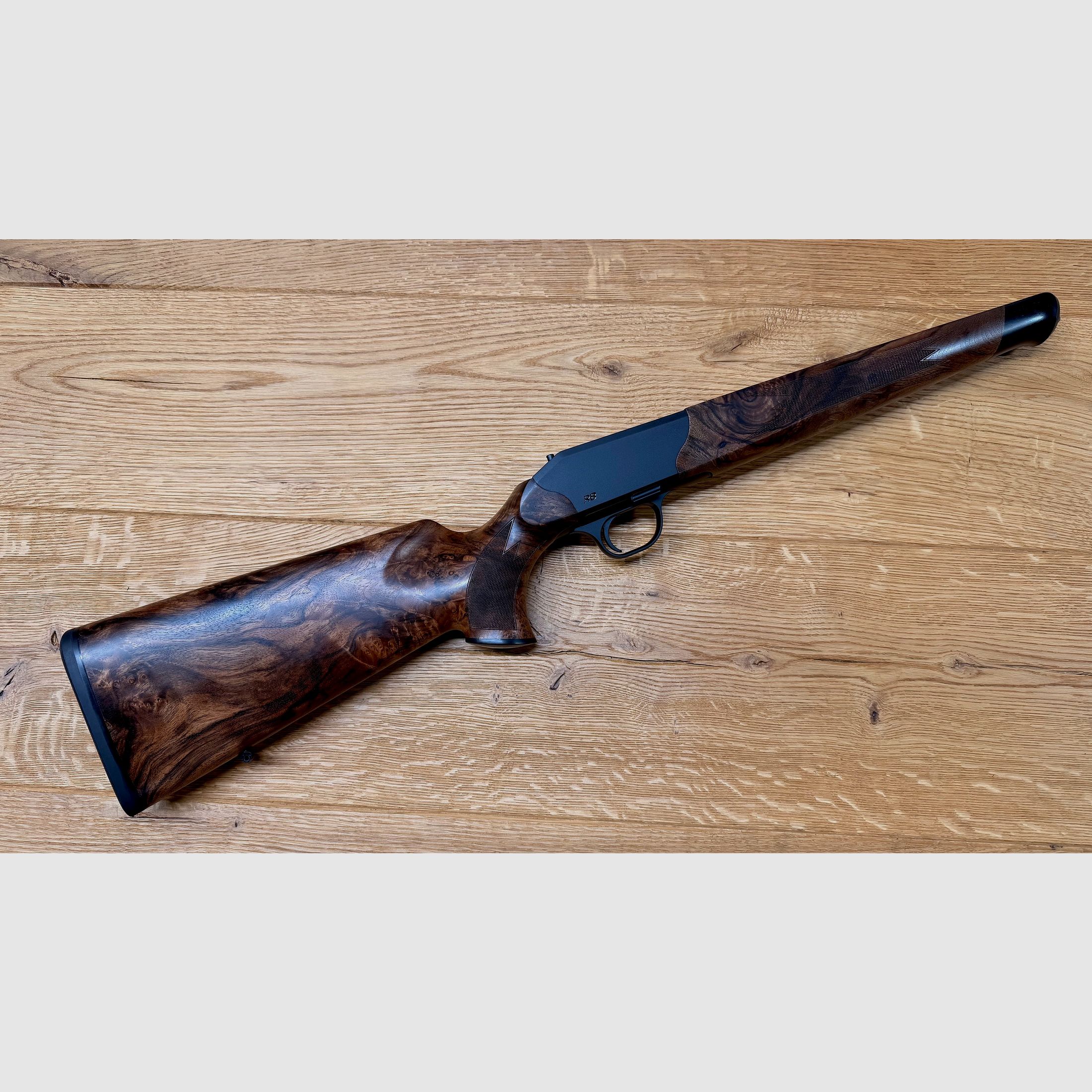 Blaser R8 Schaft / Holzklasse 7 / Bayrische Doppelfalzbacke / seidenmattes Finish / Logo Schwarz, Bild 3 von 8