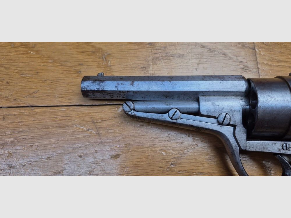 Seltener Revolver mit Galand-System – Kal. 12 mm – 6 Schuss – Quasi-regulär aus dem Konflikt von 1870/1871 – Geniales System zur kollektiven Hülsenextraktion – Stempel „CFG“ – Sehr schönes Stück zum Reinigen, das einer Sammlung Ehre machen wird – BE+ / TBE, Bild 21 von 29