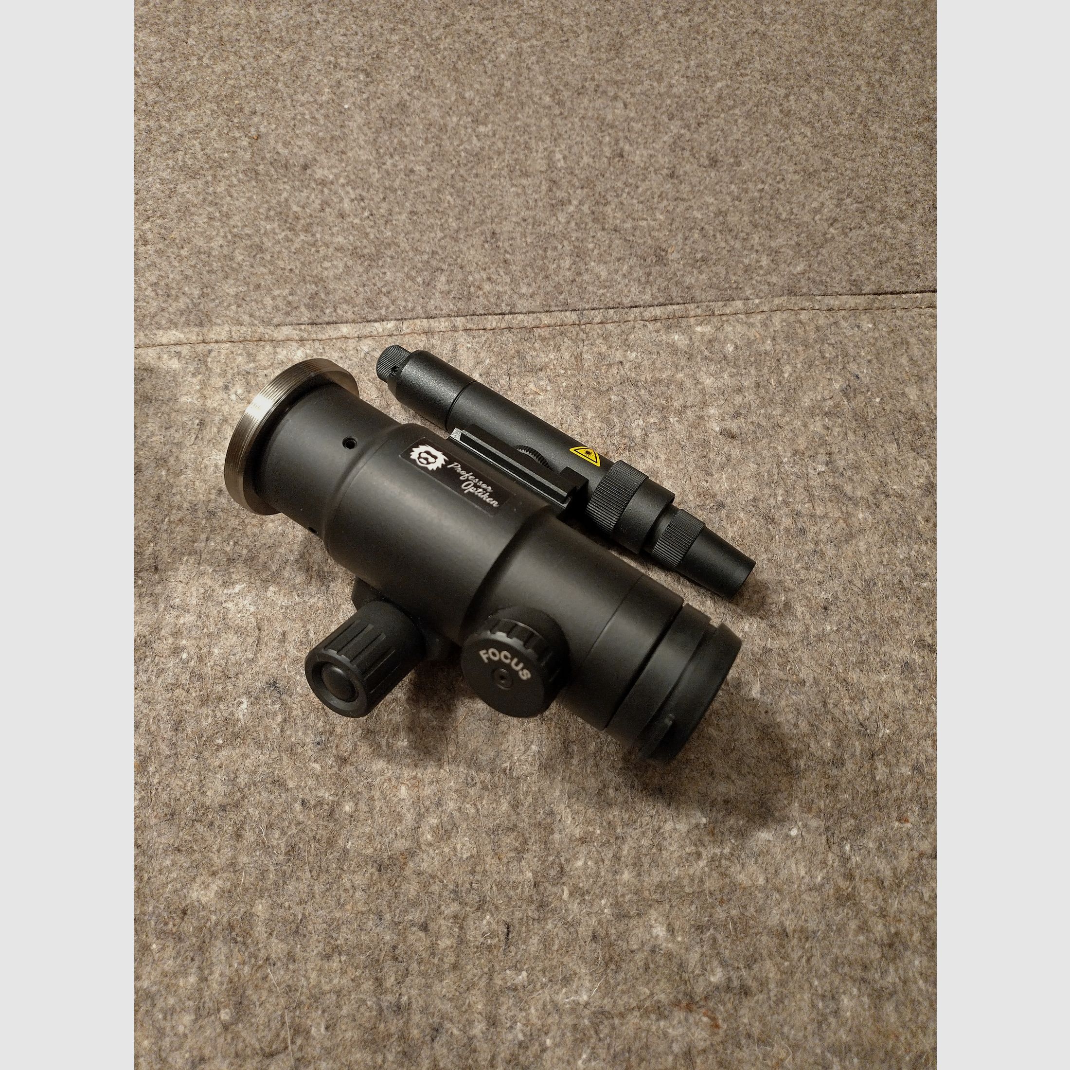 Night vision attachment Hunsrück NSG 45 with Hunsrück IR 850 and adapter ring M33.5x0.75mm to M52x0.75mm. Absolutely as new, no use!!!