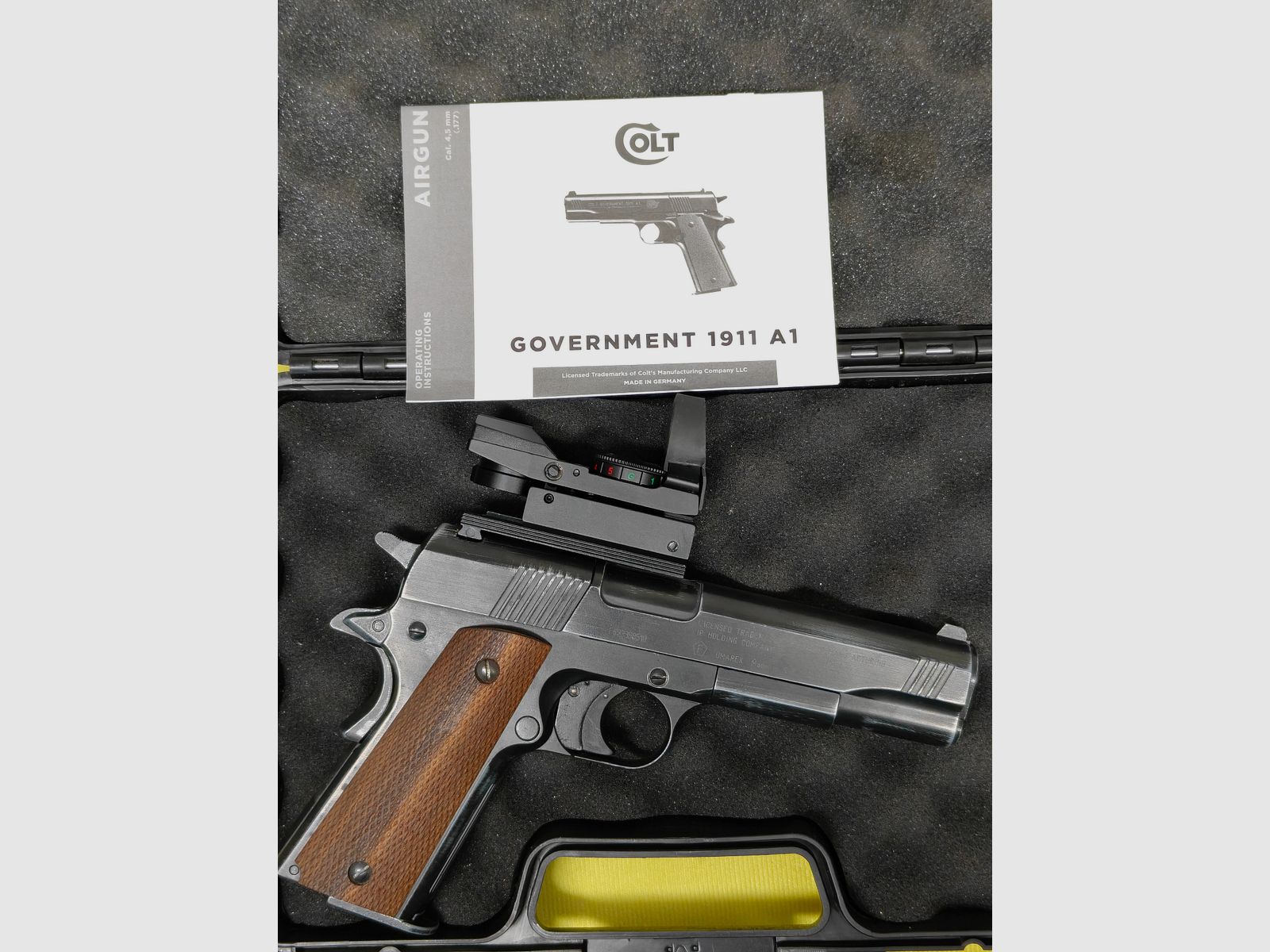 CO2 Colt Government 1911 A1 cal. 4,5mm / .177 Umarex, immagine 6 di 6