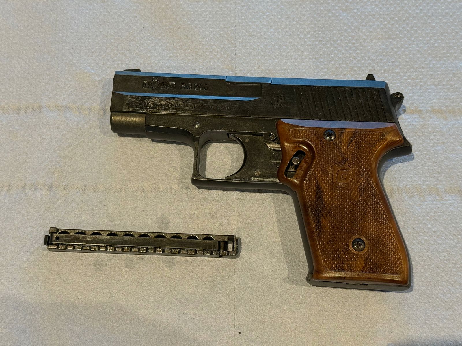 Röhm RG300 – Compact blank-firing pistol in caliber 6mm Flobert (PTB 327)