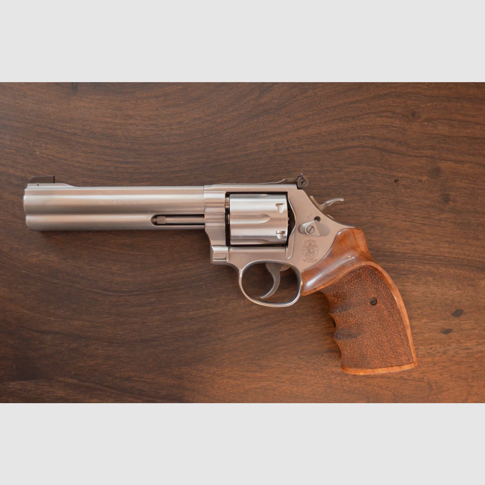 Smith & Wesson 686-6 Target Champion Kal.357 Mag. 6 Zoll Lauf im S&W Koffer mit Zubehör