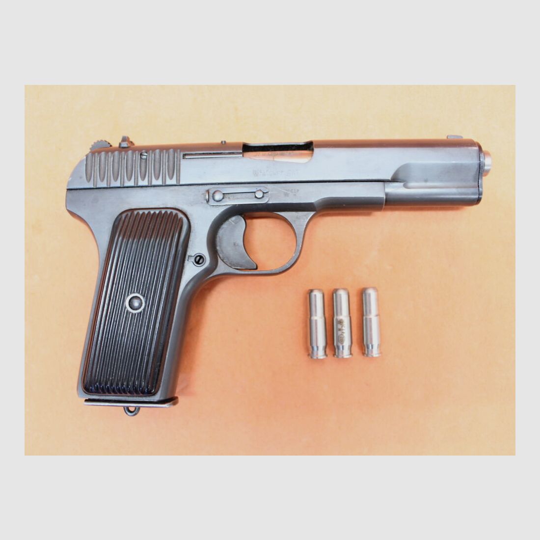Radom Ha.Pistole .22lr Radom Tokarev TT-33 Sportowy Fabrikzeichen 11 im Oval mit Ladepatronen