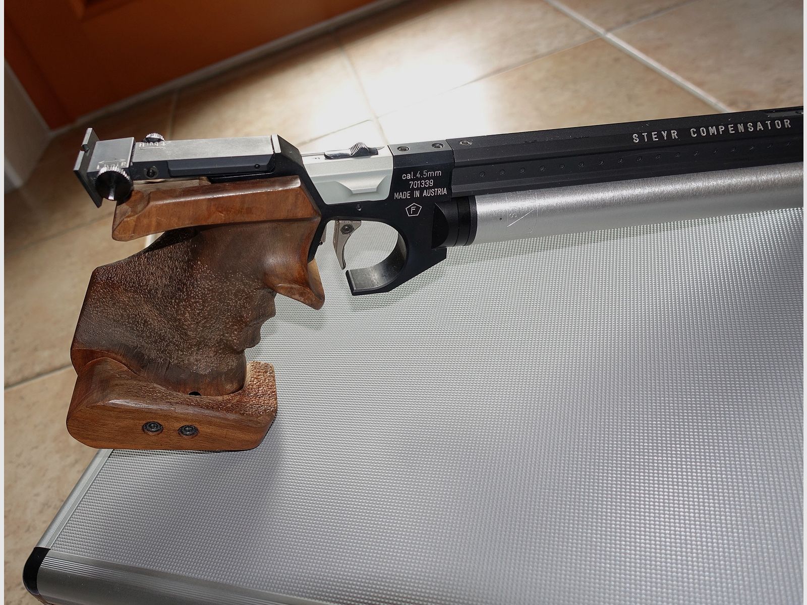 Steyr air pistol LP match pistol / new service + accessories