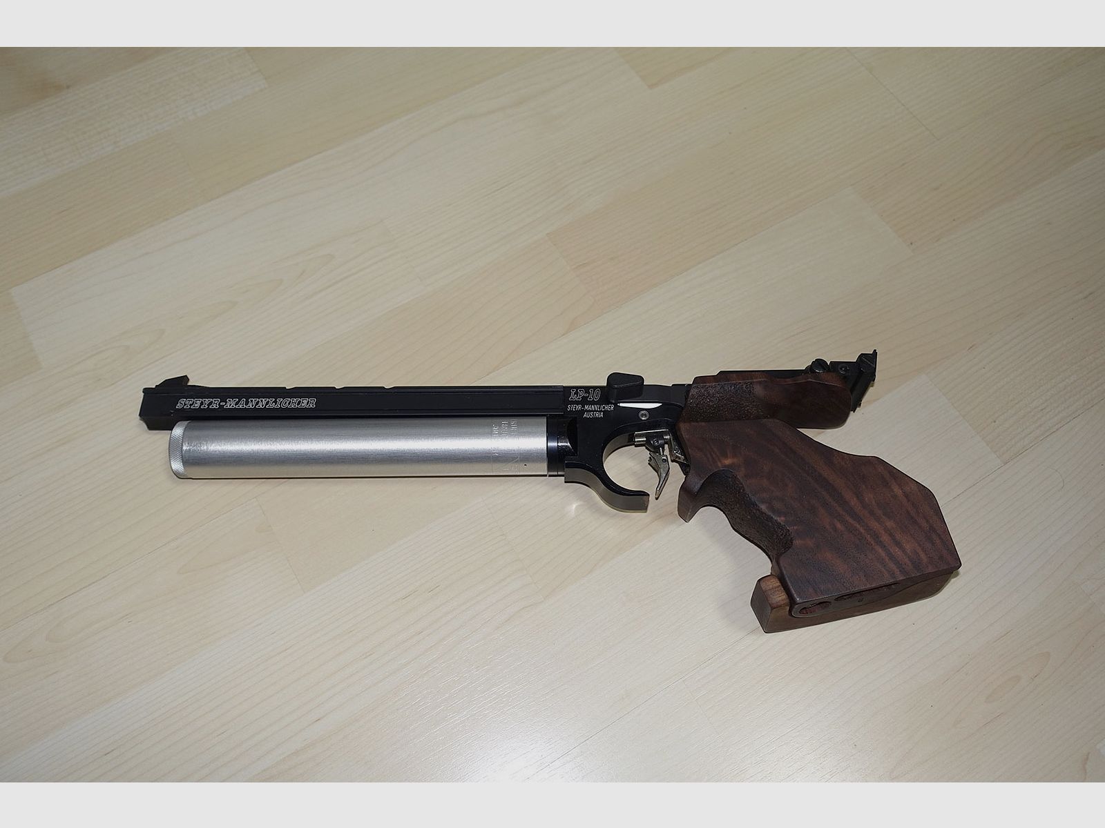 Steyr LP10 Pistolet meczowy na sprężone powietrze / Lewa lub prawa ręka