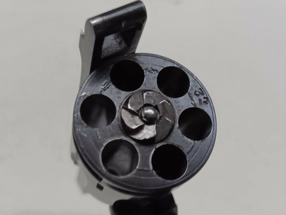 Webley & Scott revolver a tamburo