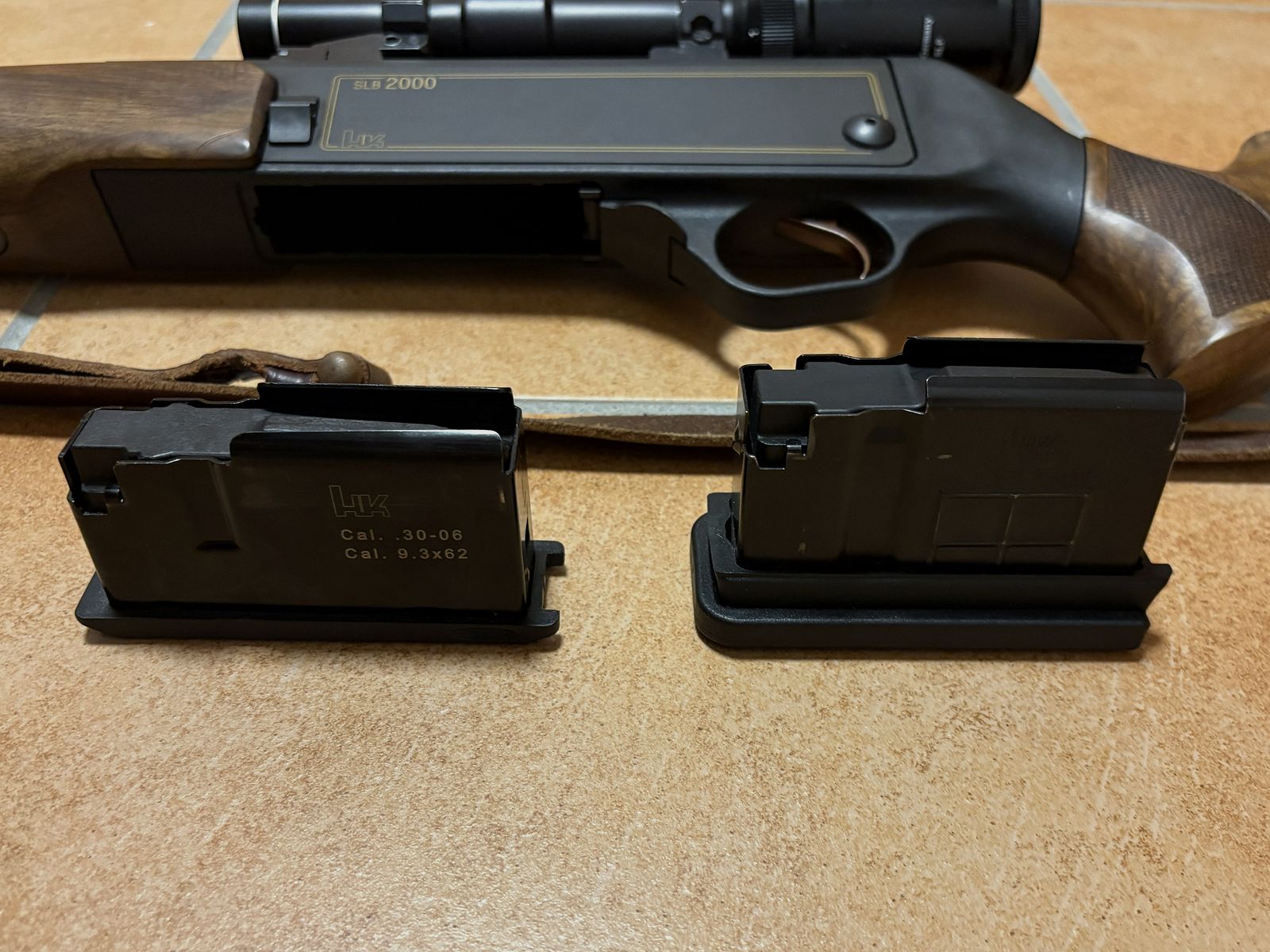 Heckler & Koch Halbautomatische Büchse Modell SL2000  9,3 x 62 mit Drückjagdglas  1-4 x 20 Leuchtabsehen 