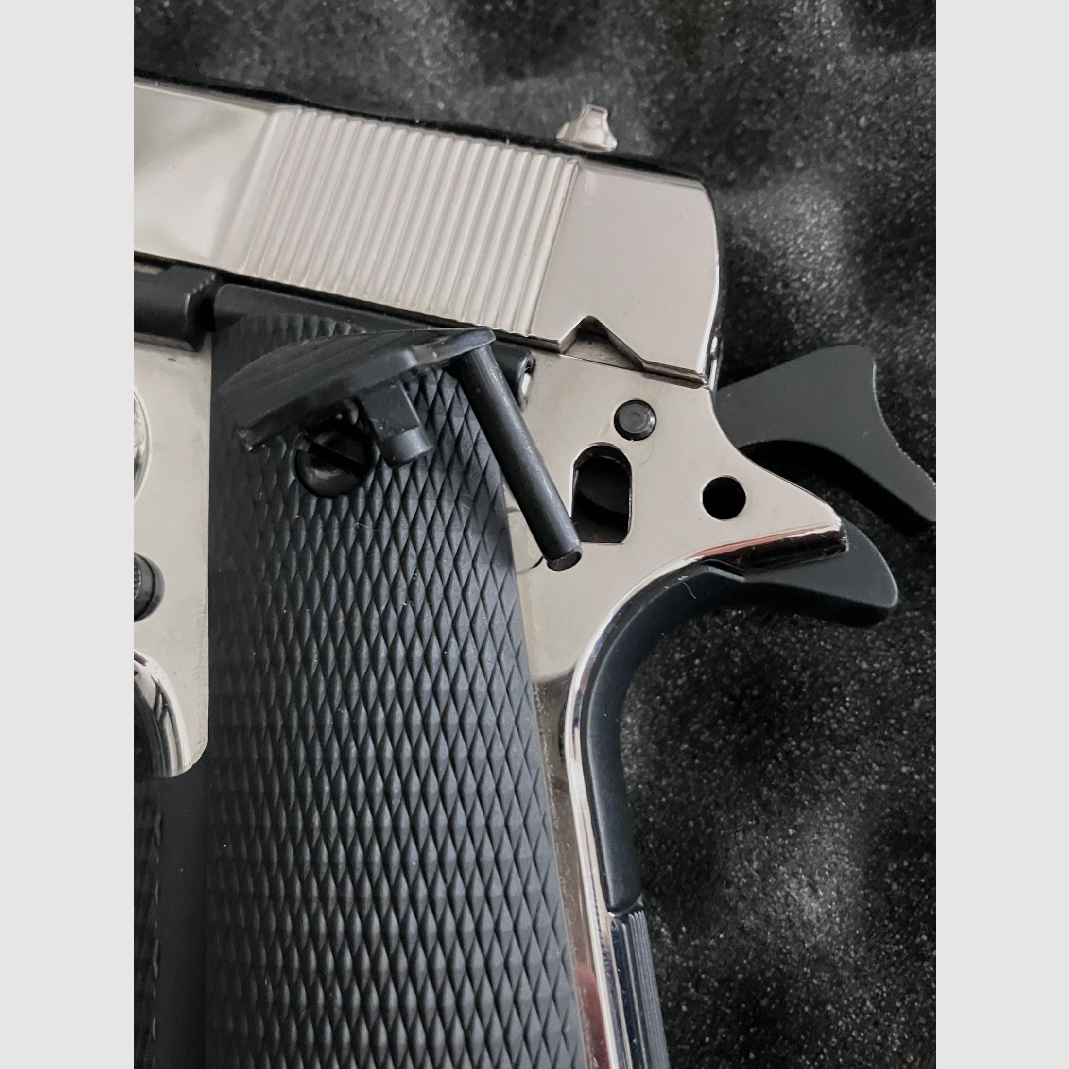 Colt Government 1911 A1 Chrome 9mm P.A.K.