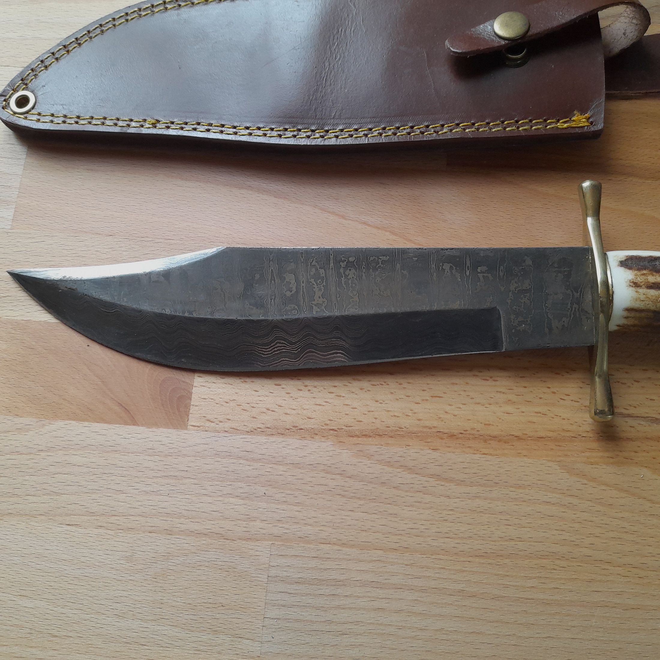 Hirschfänger, Jagdmesser, Damastklinge ca. 24 cm, Griff Hirschhorn, Lederscheide