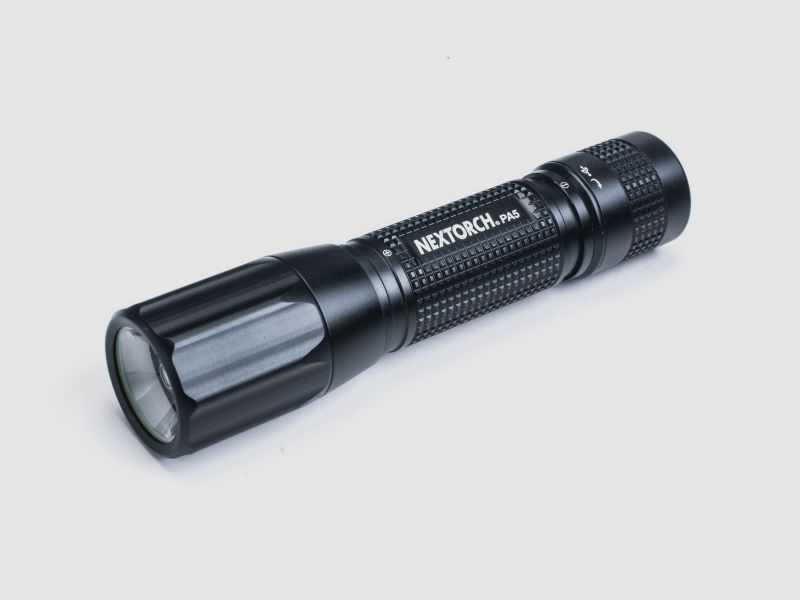 NEXTORCH PA5 660 lumenowa latarka LED z możliwością ogniskowania, zasięg 220m