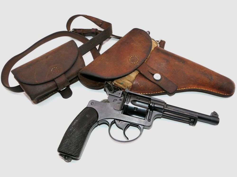 Fábrica de armas de Berna Revólver Suizo Ordinanza Mod.1929 en calibre 7,5. Incl. accesorios
