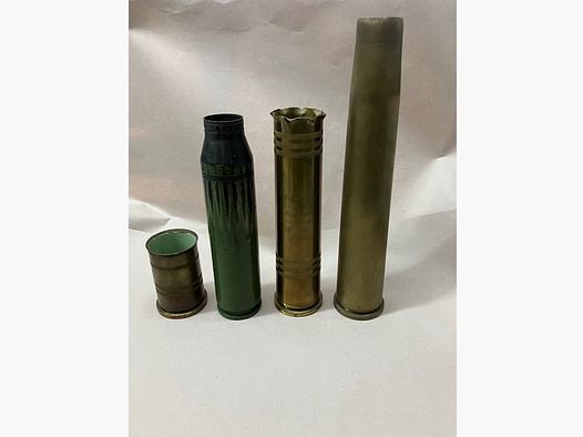 Konvolut Deko Panzerhülsen, Messinghülsen, Messingevase, Blumenvase 