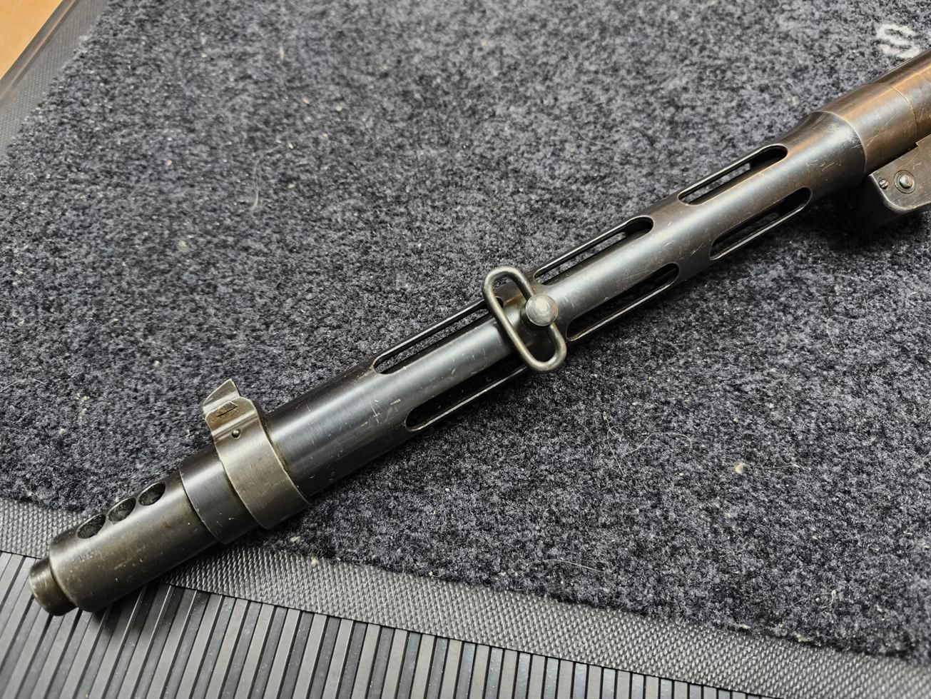 Pistolet Maszynowy Suomi KP/-31 SJR kal. 9mmP – z magazynkiem pudełkowym, zdjęcie 3 z 9