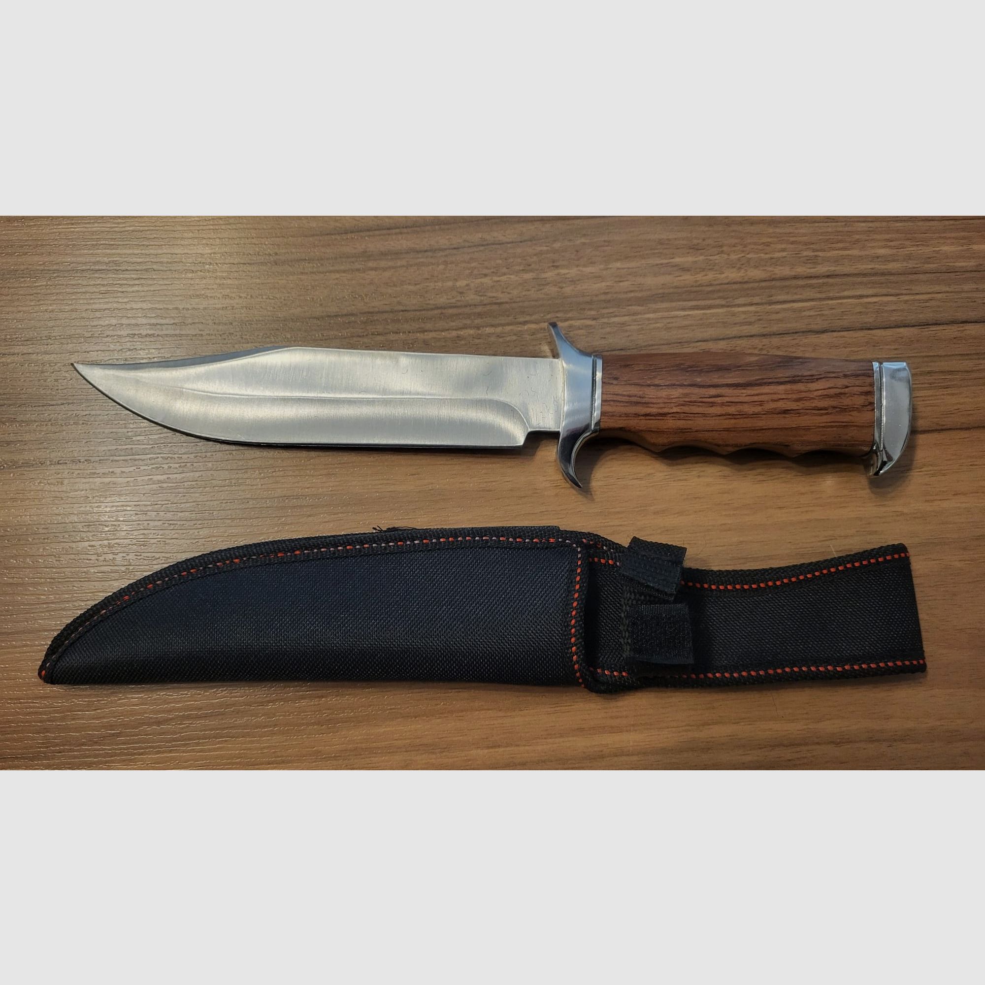 Jagdmesser / Bowie-Messer mit Holzgriff und Scheide