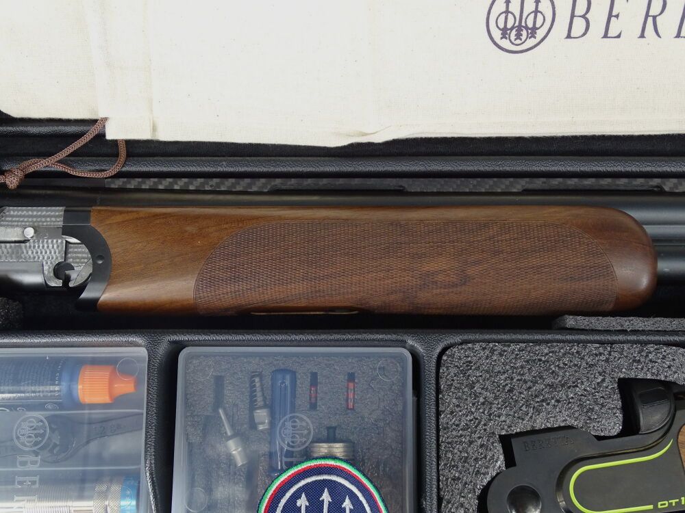 Beretta DT11 Black caliber 12/76 barrel length 76cm new weapon DT 11 Black list price 12630 euros