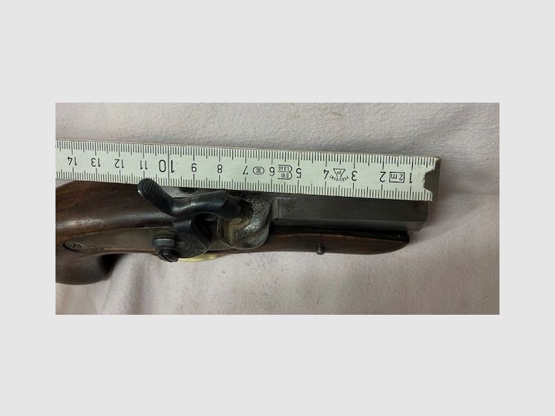 Derringer a percussione a caricamento frontale