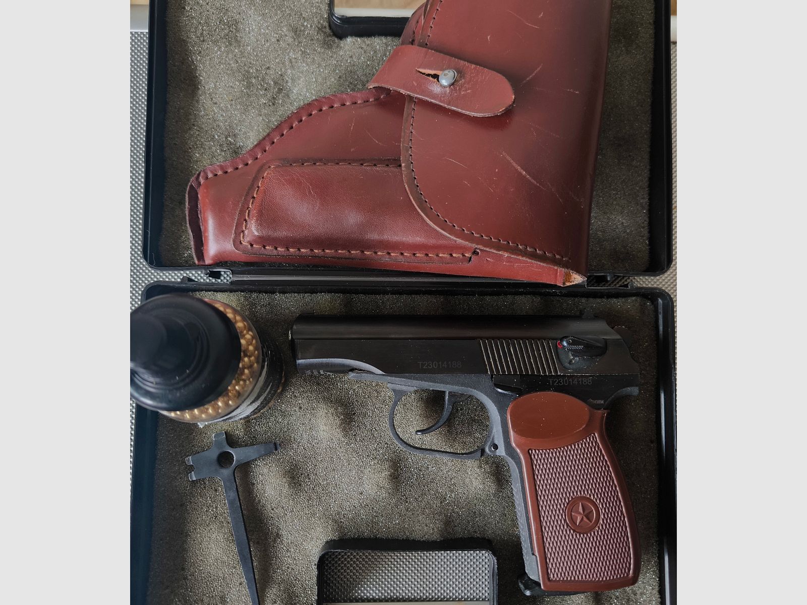 ⚠️ Attenzione Plinker & fan di Makarov / Vera rarità!! Baikal-Makarov MP-654K - Made in Russia & vera fondina in pelle MDI marrone con timbro più 1 barattolo di pallini in acciaio 4,5mm!!