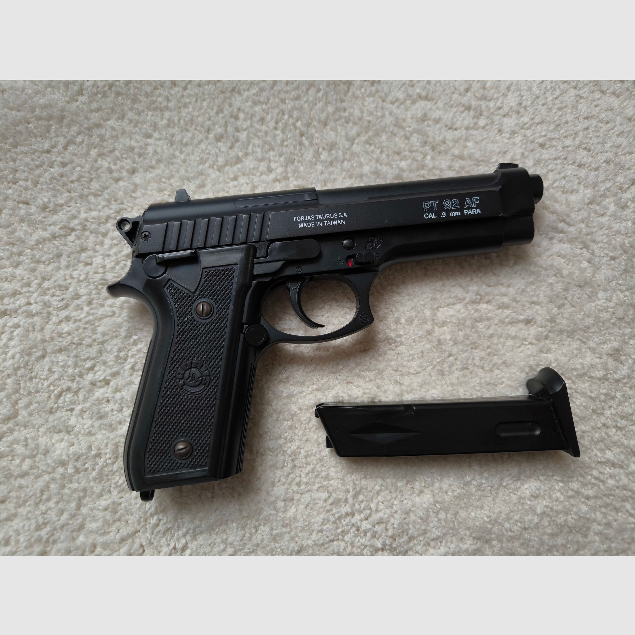 Taurus PT92 AF // 0,5Joule Softair