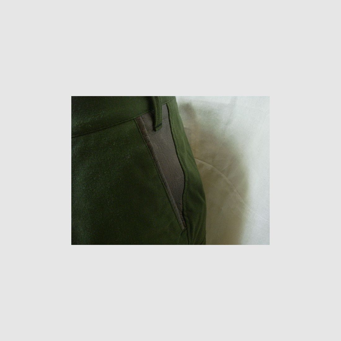 Mod. Wild mit Ledertaschen -