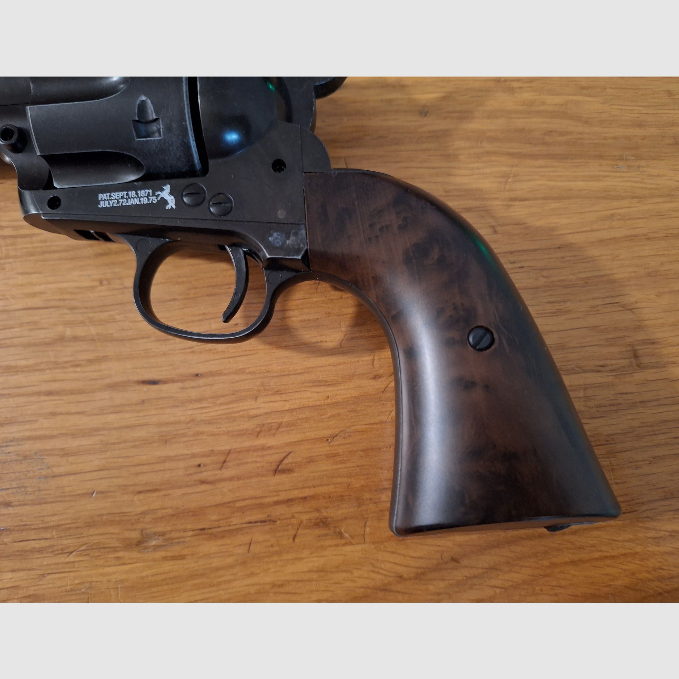 Colt Single Action Army (SAA) Co2 4,5 mm Diabolo gezogener Lauf realistisches Nachladen mit 22 Ladehülsen antik finish