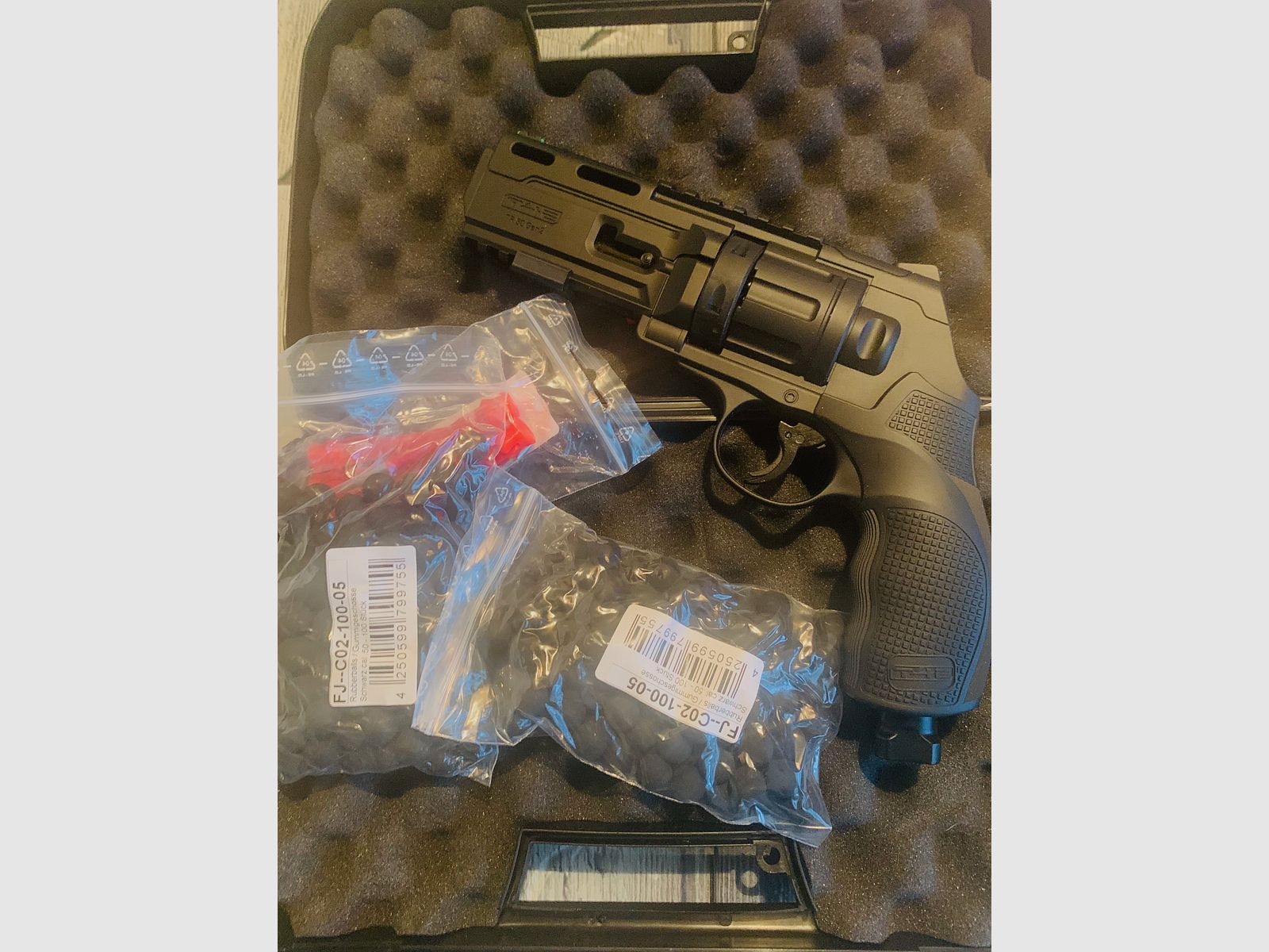 Taktischer Revolver TR 68 Gen.2 7,5 Joule, CO2 Kapseln-Technik/Arrows-Pfeile mit Halterung