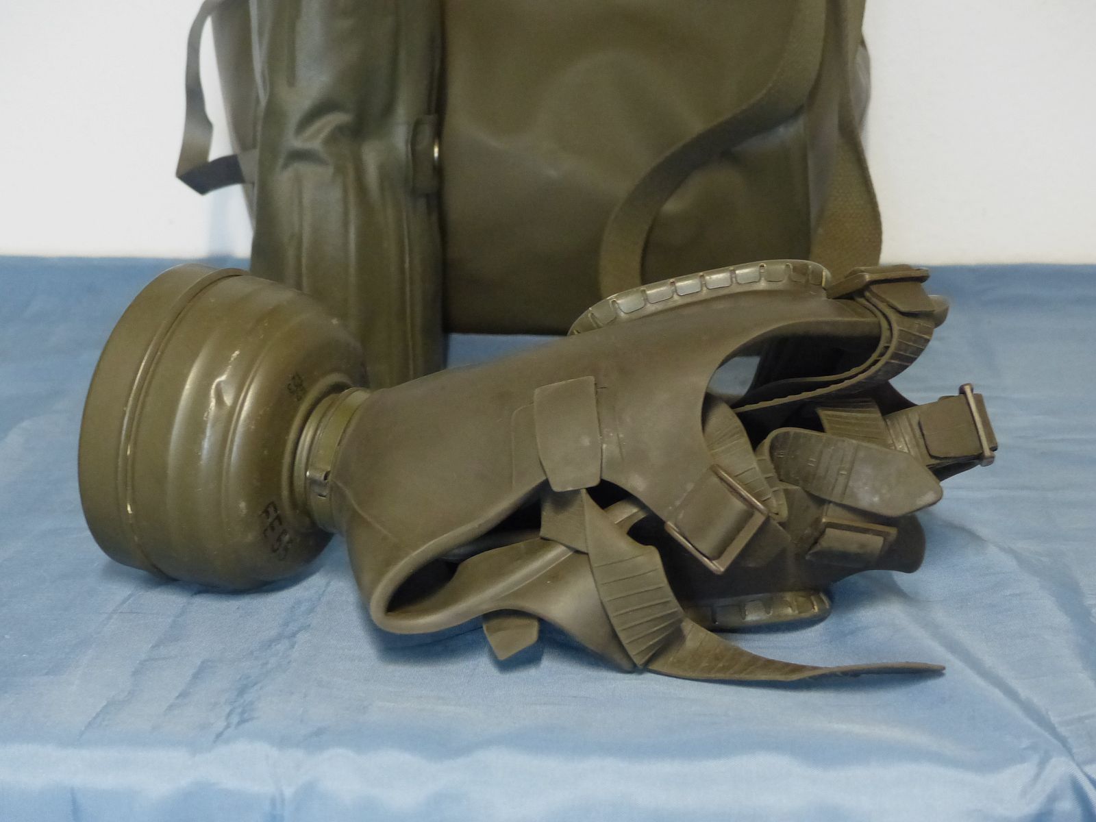 Bundeswehr ABC protection equipment transport bag, gas mask 2 filters and accessories BW 70s