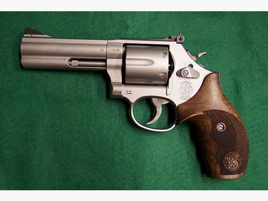 Smith & Wesson 686 Security Special 4" caliber .357 Magnum revolver