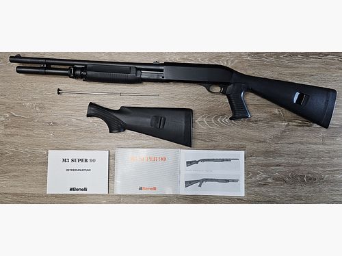Benelli M3 Super 90, caliber 12/76, short barrel length, pistol grip and standard stock