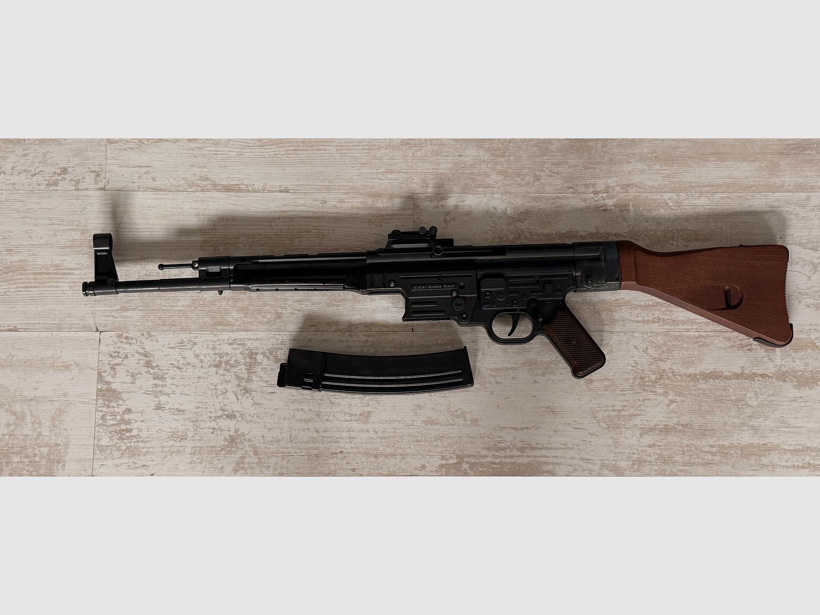 GSG STG 45 / STG 44 9 mm P.A.K. Schreckschuss – Echtholzschaft – Top Zustand