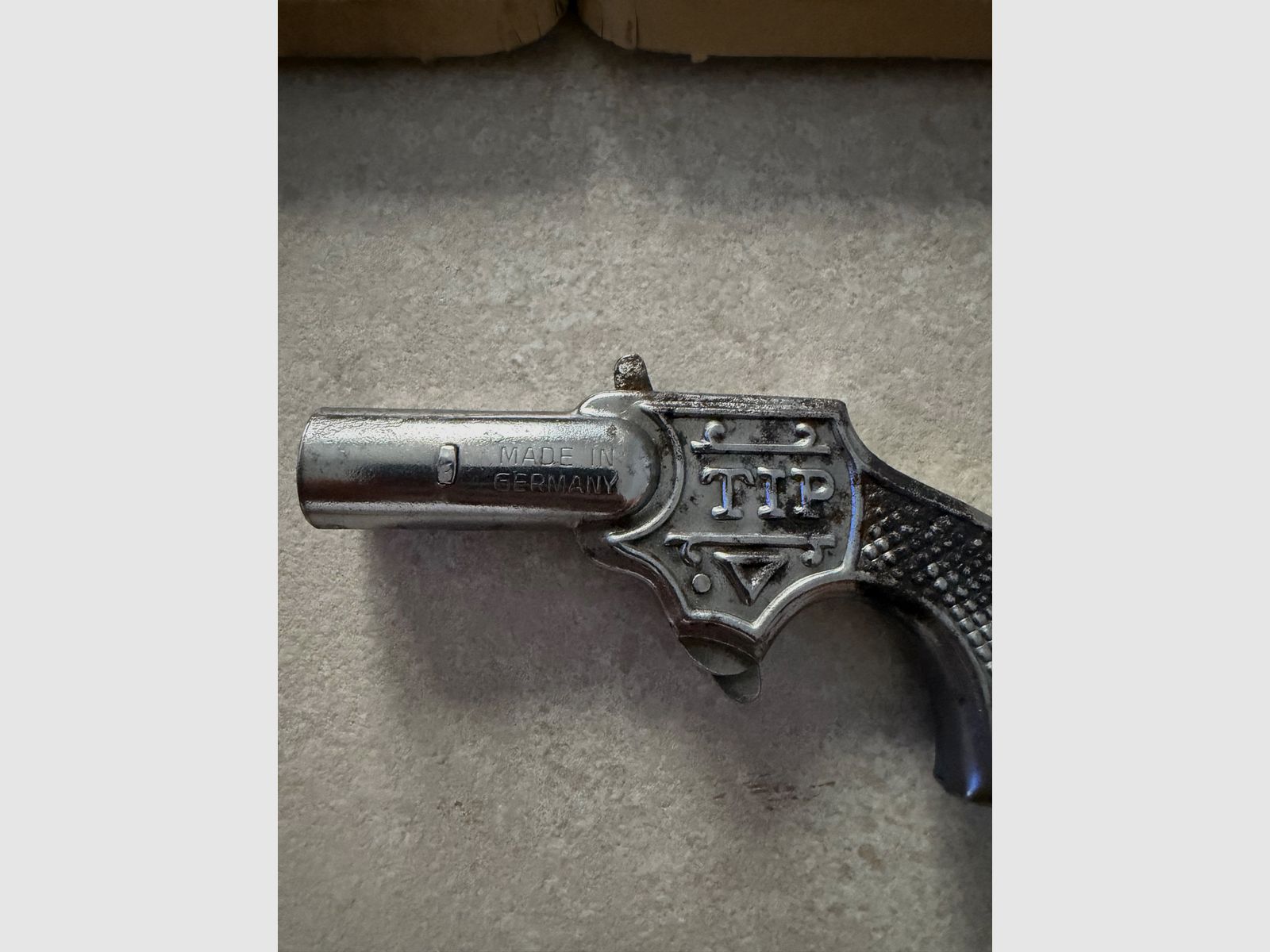 Pistolina a salve TIP degli anni 1920-1930 con cartucce a salve, immagine 3 di 3