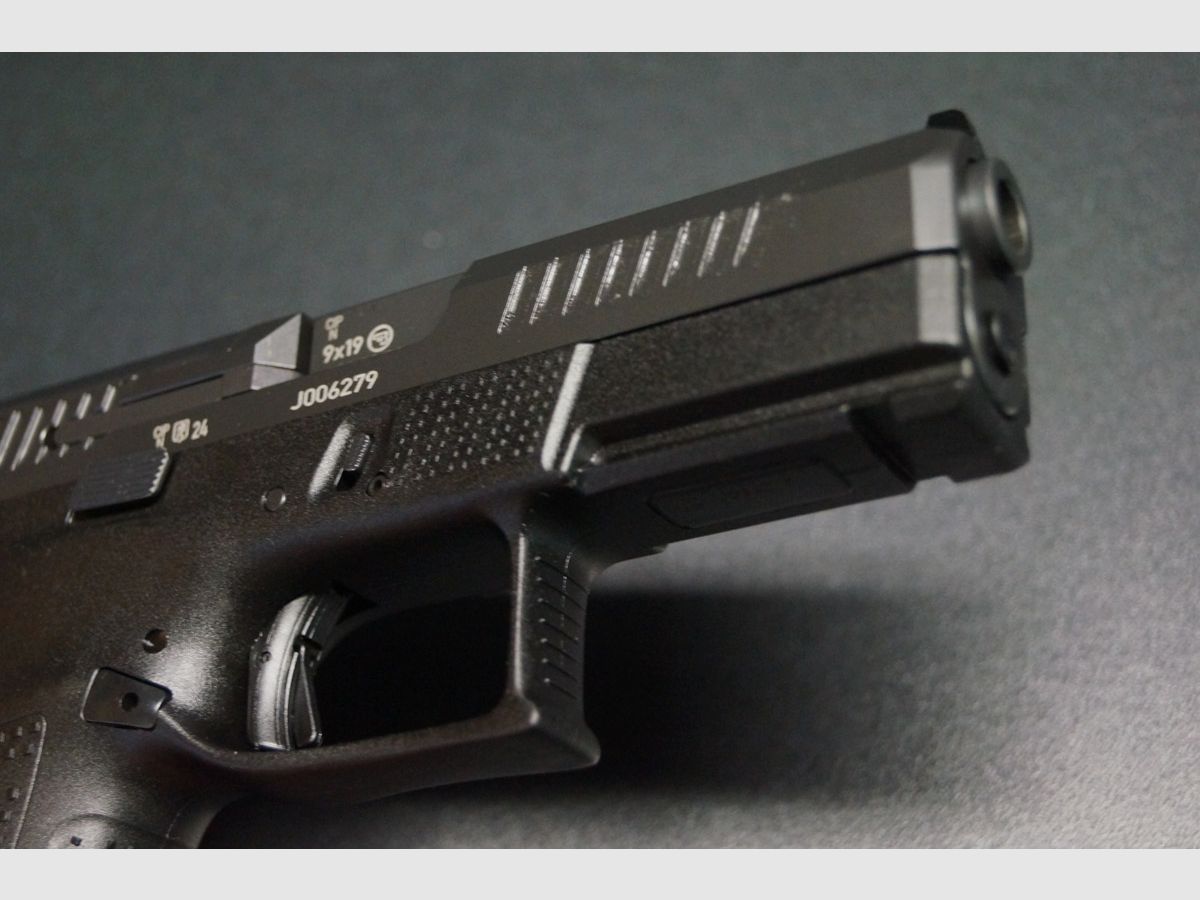 CZ P-10 C OR, Bild 2 von 5