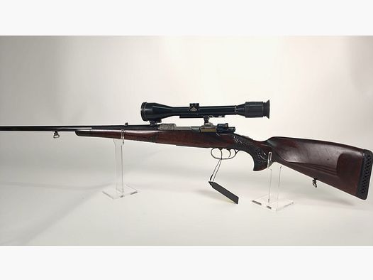 Repetierer Einzelstück 7x64 inkl. ZF 2,5-10x42 mit Handgravuren und Schaftholzverschneidungen