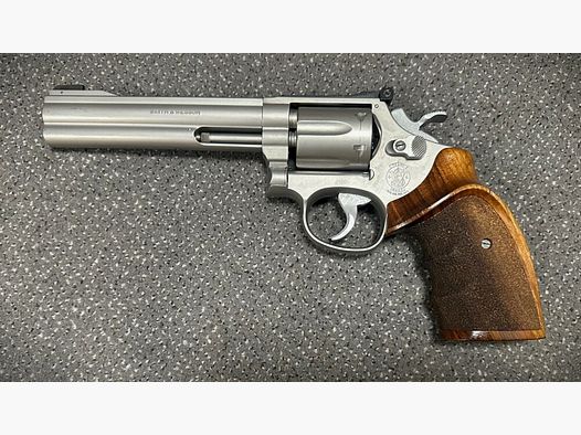 S&W Smith & Wesson 617-1 Target Champion