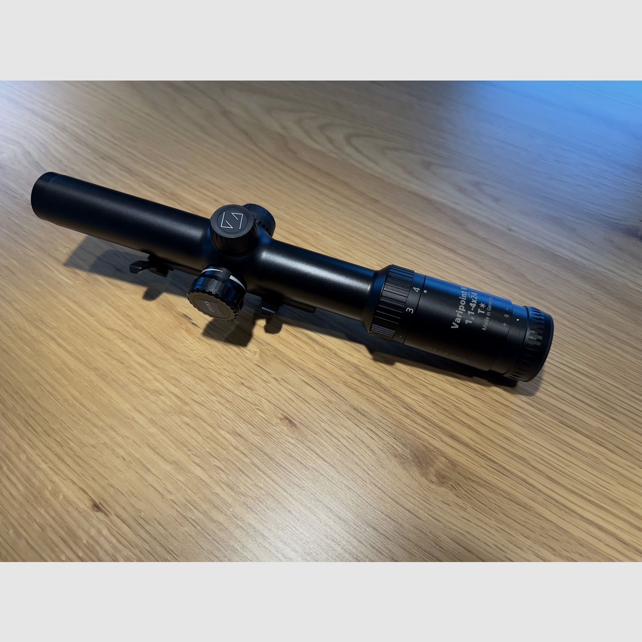 Blaser D99 dubbelbuksdrilling 9,3x74 / 9,3x74 / 20/76 met 2 x ZF Zeiss voor het zitten en drijfjacht, BESTE STAAT