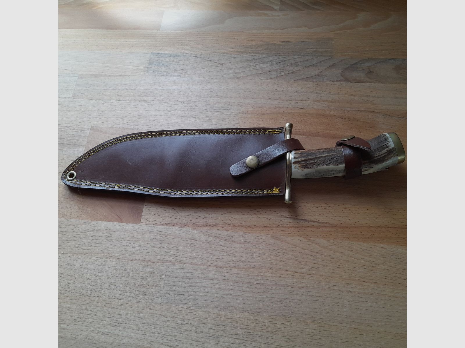 Damast Hirschfänger mit Lederscheide und Hirschhorngriff      