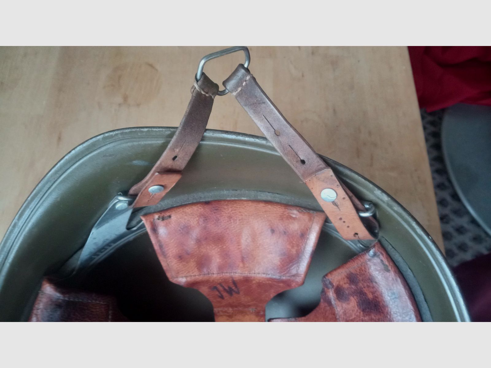 Stahlhelm der Schweizer Armee in kleiner Größe 55-56 / ideal für Zivilschutz / Swiss Made